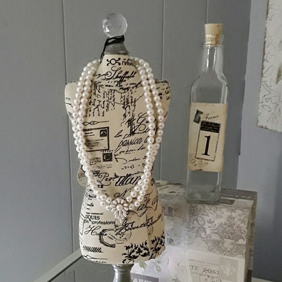 Faux Pearl Necklace - Picture 1 of 3